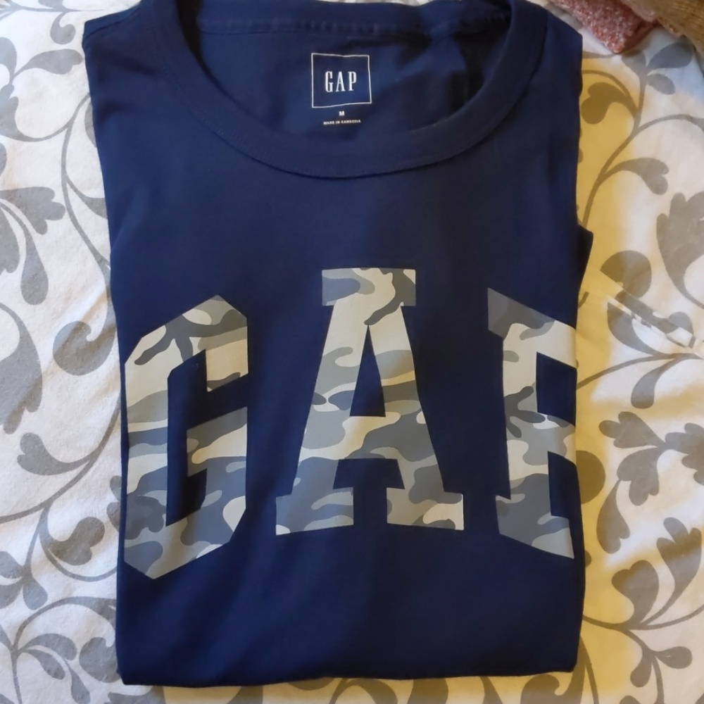 NWOT GAP Navy camo top